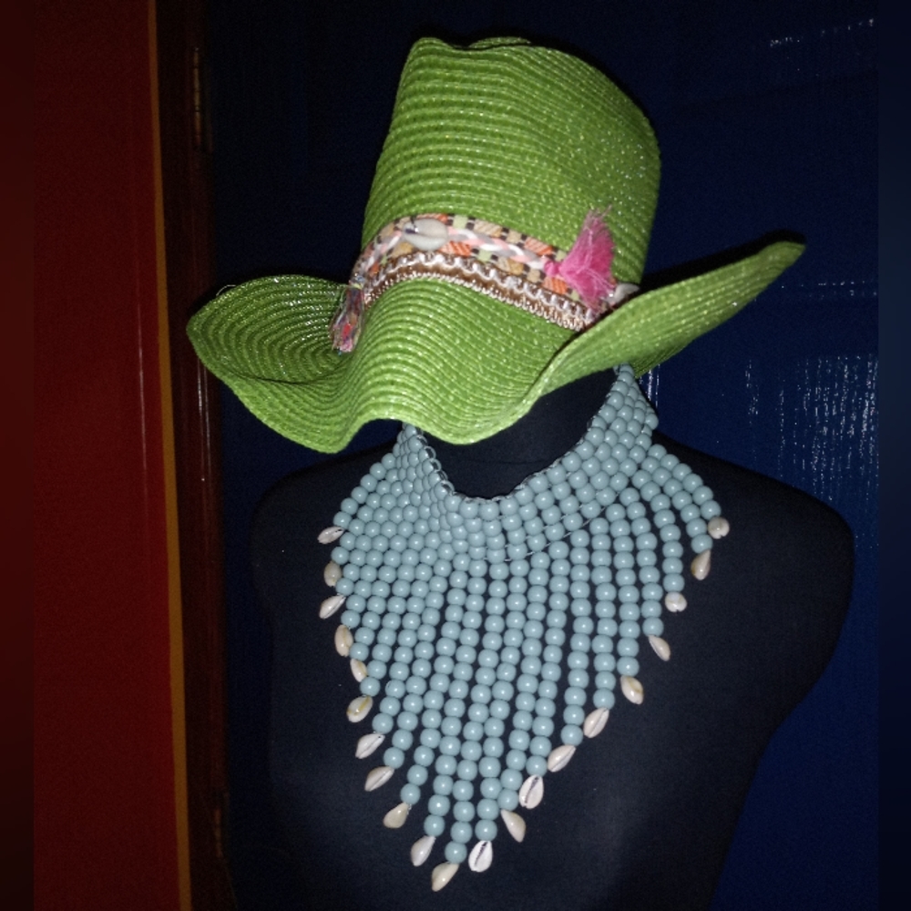 Hat and Chocker Cruise Time.